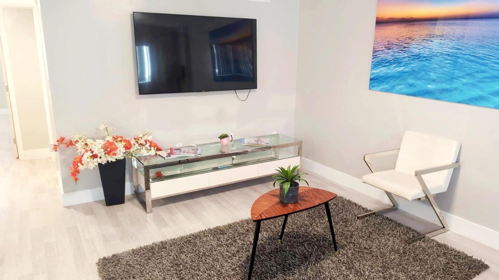 Apartment Comfy W Marlins Park Closer That Think! *